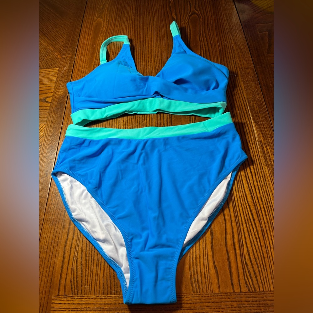 BMJL HIGH WAISTED BIKINI. NWT. SIZE LARGE. BEAUTIFUL BLUE AND GREEN.